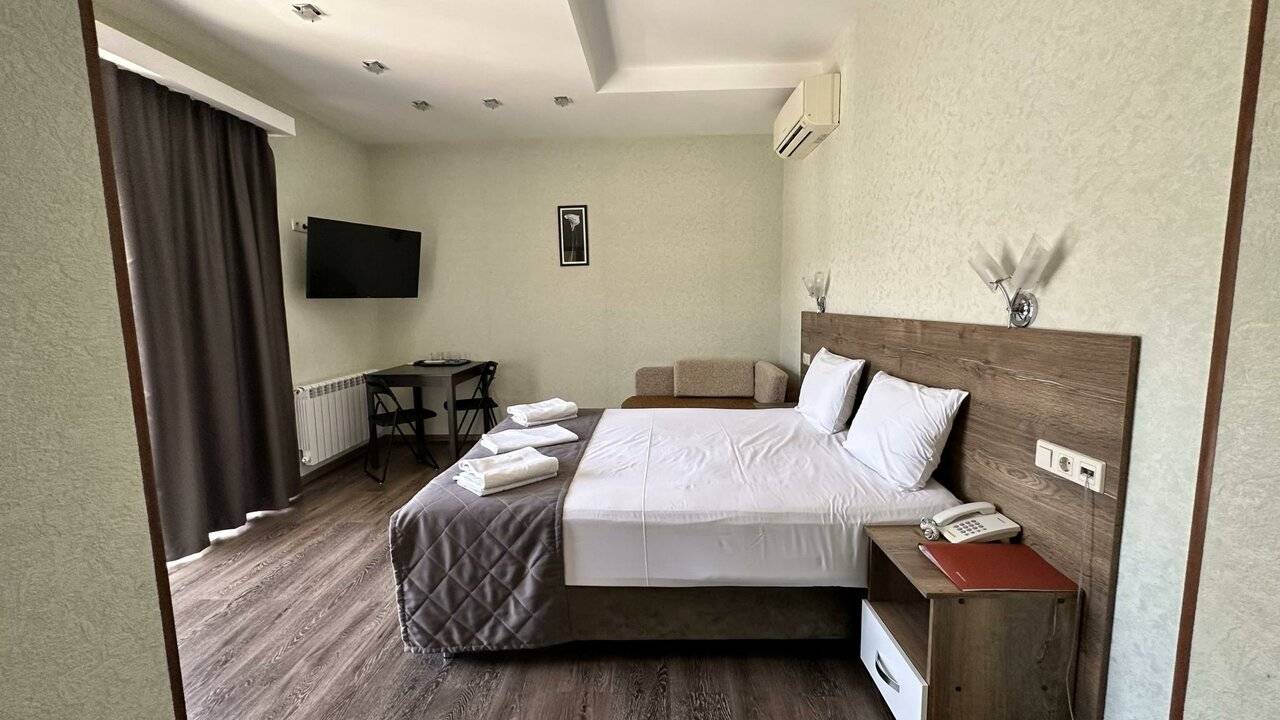 Номер стандарт с 1 двуспальной кроватью